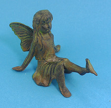 Sitzende Engelsfigur GUSSEISEN