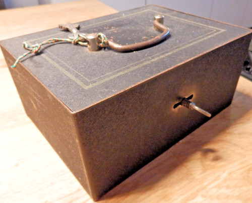 Antike geldkassette eisen mit - eisen,
