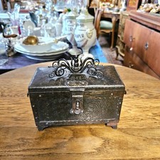 Antike Truhe Schatulle Eisen-