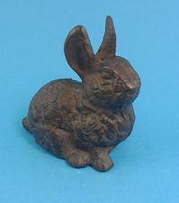 Gusseiserner  Hase sitzend -
